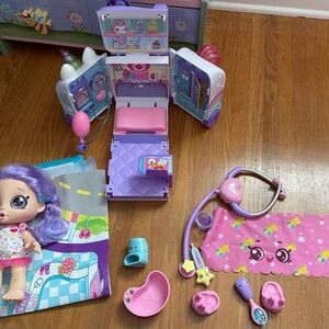 Shopkins Kindi Kids Shiver and Shake Kate Doll and Ambulance Set.